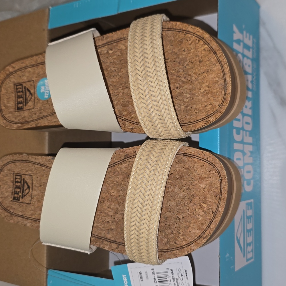 Reef Women's Sandals in Cream and Tan